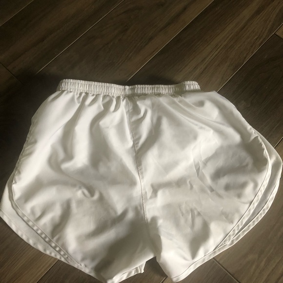 White nike running shorts - Picture 4 of 5